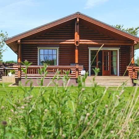 Tomatin - Luxury Two Bedroom Log Cabin With Hot Tub Berwick Upon Tweed Εξωτερικό φωτογραφία