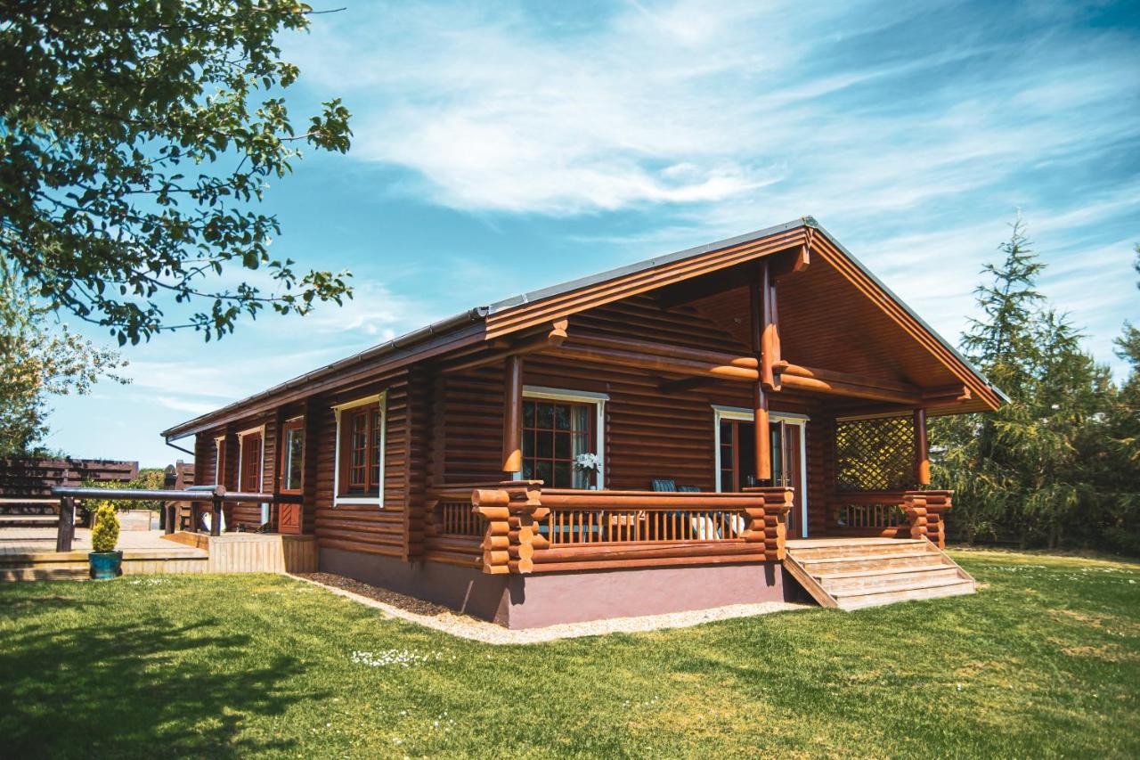 Tomatin - Luxury Two Bedroom Log Cabin With Hot Tub Berwick Upon Tweed Εξωτερικό φωτογραφία