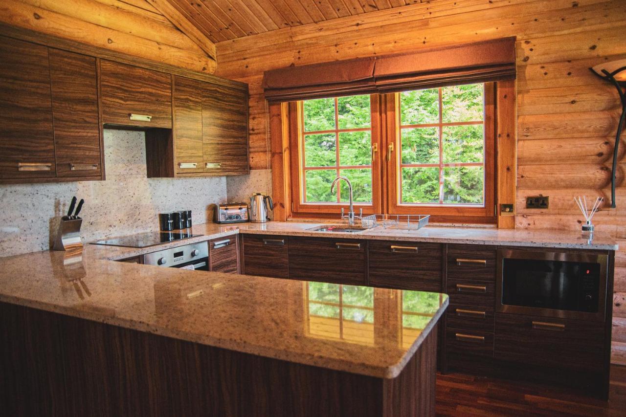 Tomatin - Luxury Two Bedroom Log Cabin With Hot Tub Berwick Upon Tweed Εξωτερικό φωτογραφία
