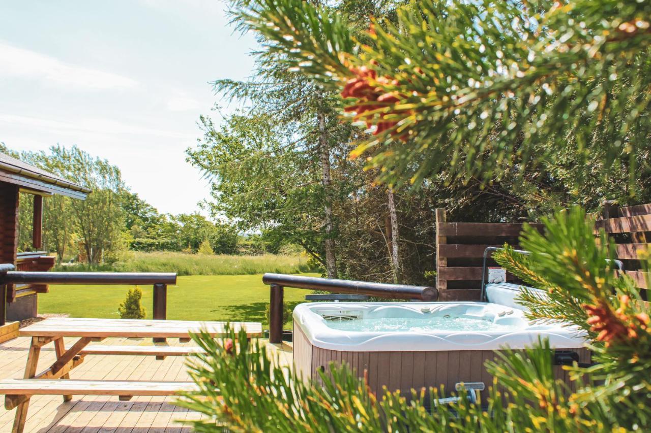 Tomatin - Luxury Two Bedroom Log Cabin With Hot Tub Berwick Upon Tweed Εξωτερικό φωτογραφία