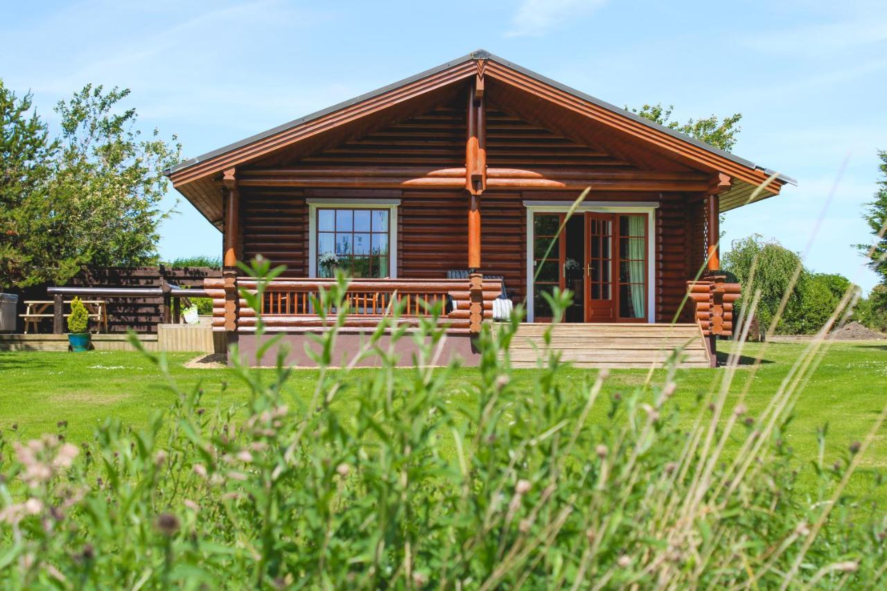 Tomatin - Luxury Two Bedroom Log Cabin With Hot Tub Berwick Upon Tweed Εξωτερικό φωτογραφία
